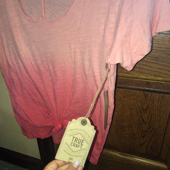 NWT- Coral Distressed Crop Top - Picture 3 of 3